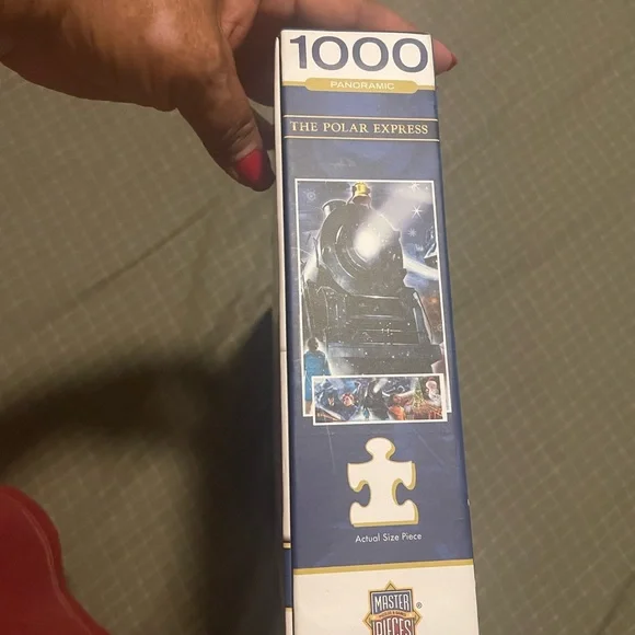 Warner Bros. The Polar Express Puzzle - Blue and Gold - Picture 7 of 9